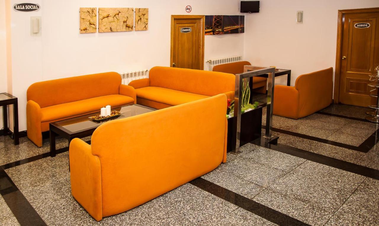 מלידה Hotel Restaurante Xaneiro מראה חיצוני תמונה